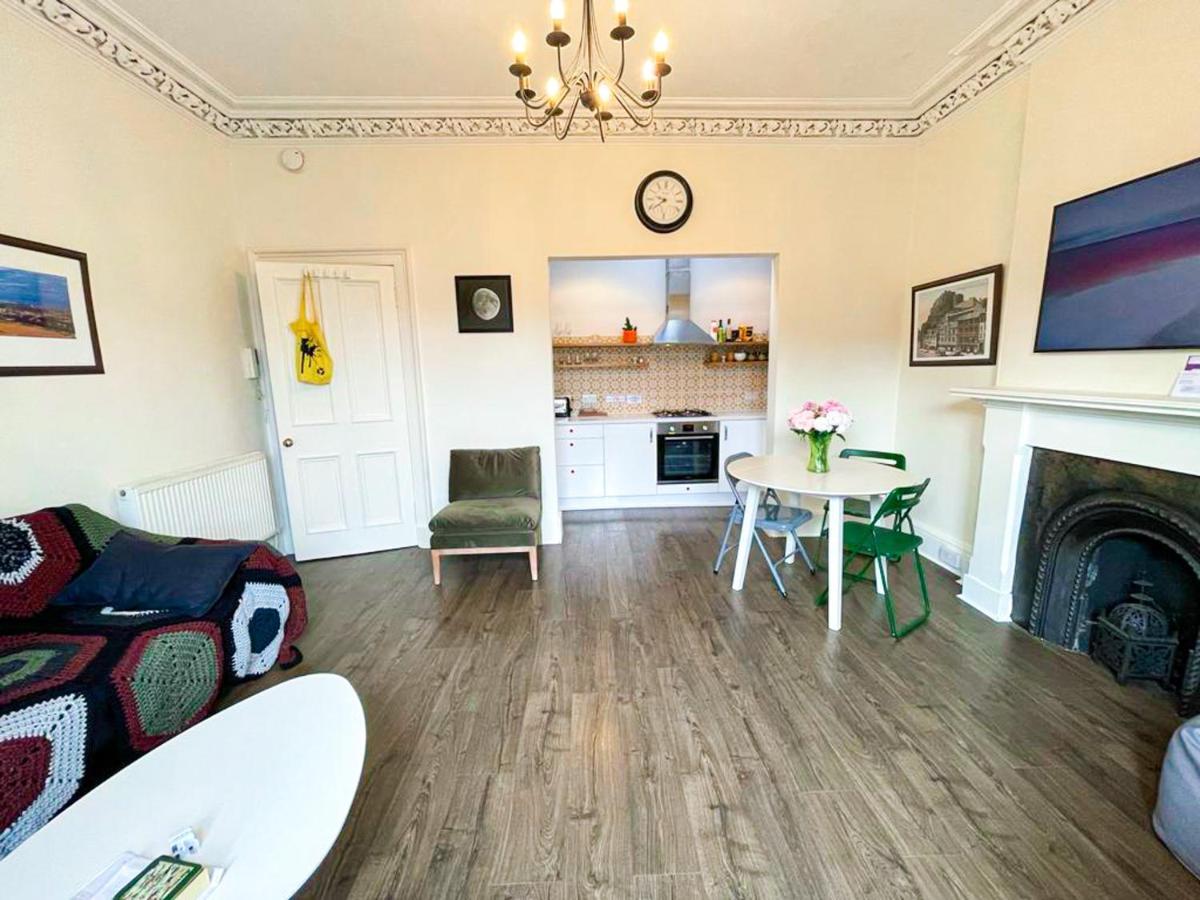 Open Plan 2 Bed Apt, Near Castle * Édimbourg